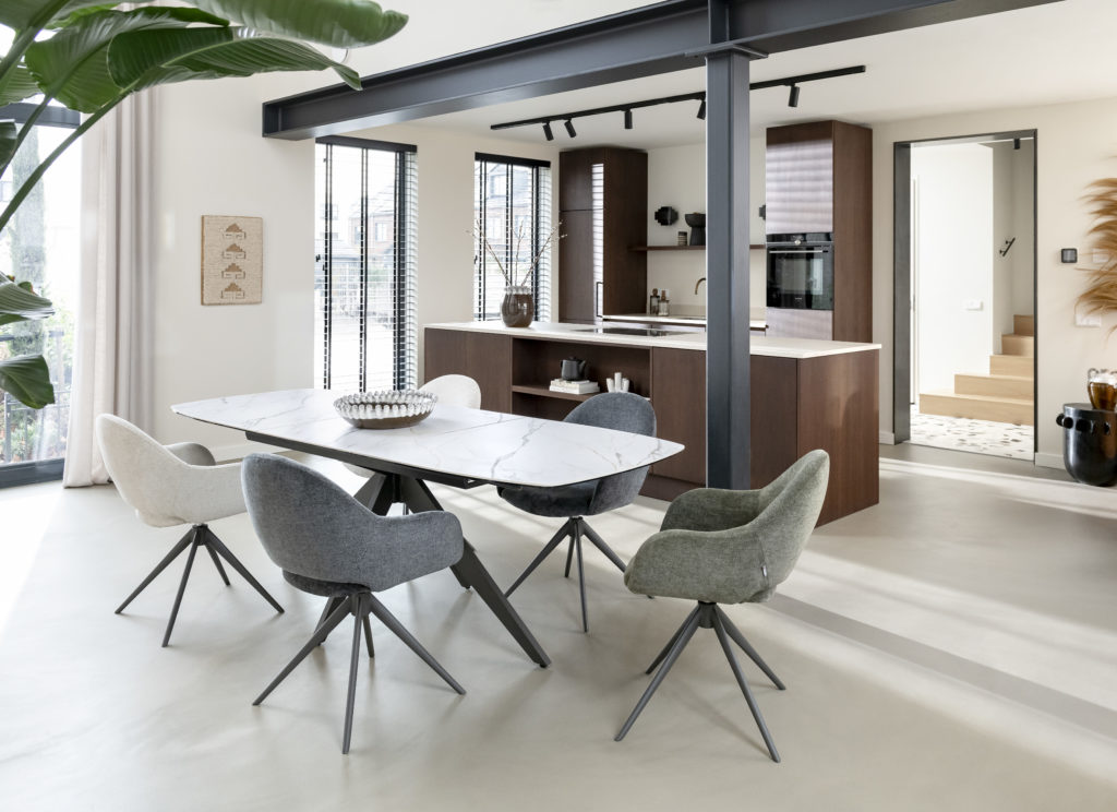 XOO_AMB_Padova_wit_marmer_Finn_armstoel_livigno_