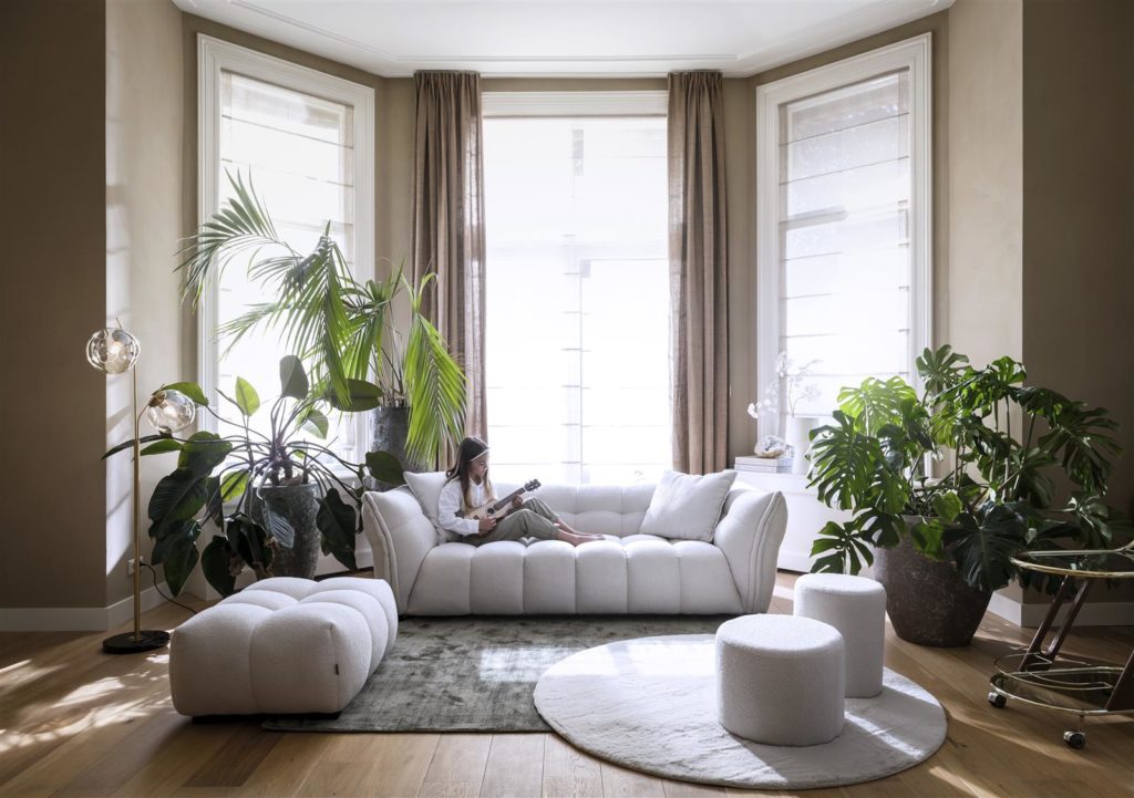 XOO_AMB_Bellagio_Boucle_48405CRE_48406CRE_Kay_Kelly_model_3